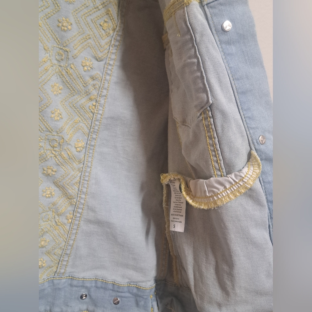 LuLaRoe Denim Jacket Women Size Small Light Wash Embroidered Jean Trucker Jacket - Picture 7 of 10